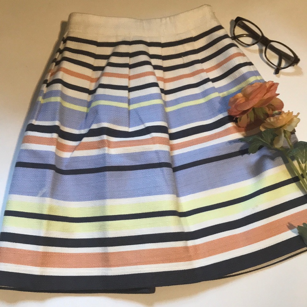 Bundle 3/$15. Adorable skirt F21